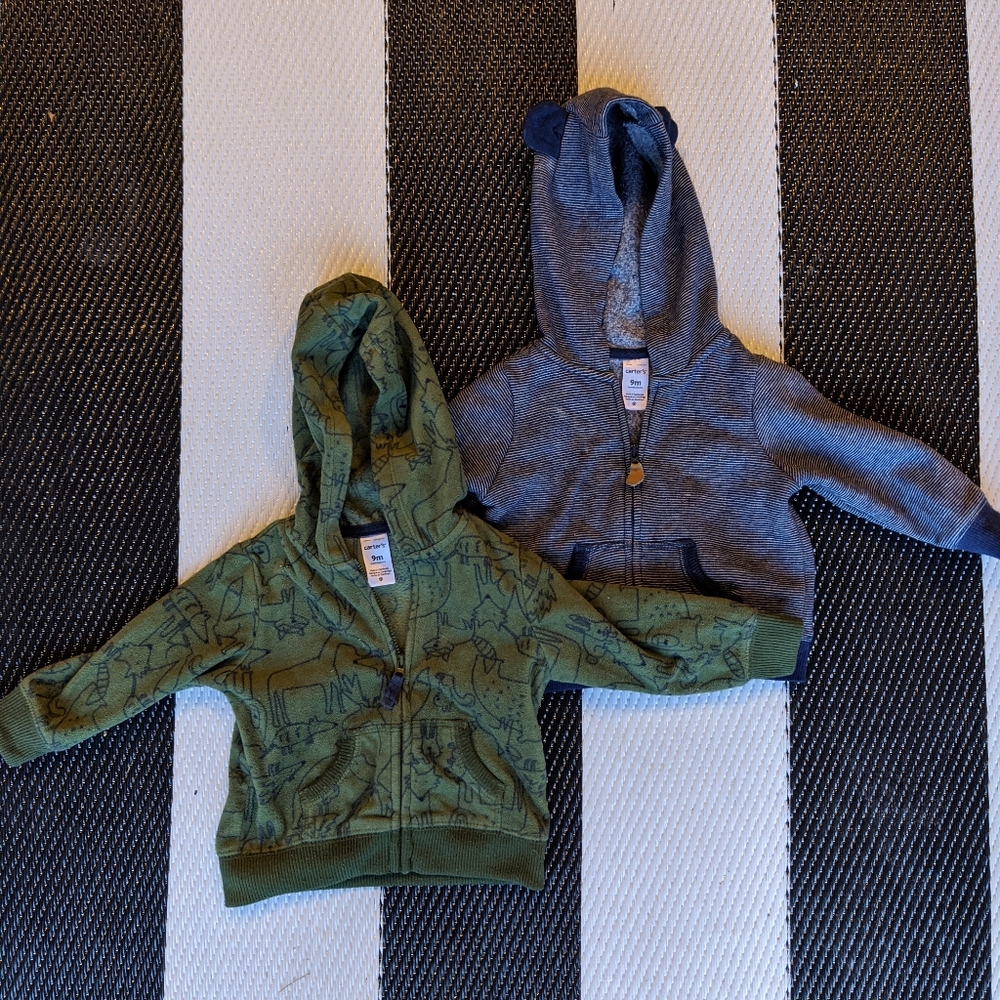 ❄️ Bundle: 2 9 Month Carter's Zip Hoodies